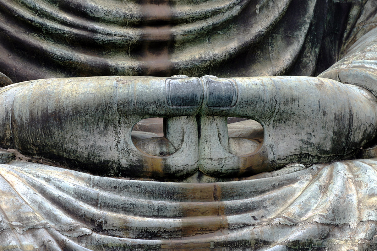 japan/2007/kamakura_buddha_hands_close