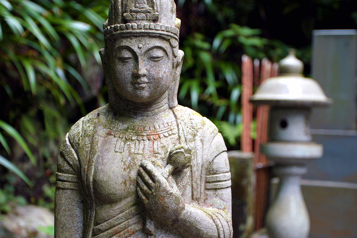 japan/2007/kamakura_grave_statue