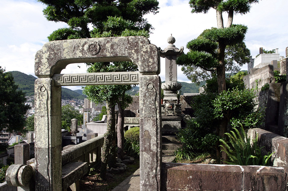 japan/2007/nagasaki_grave_site