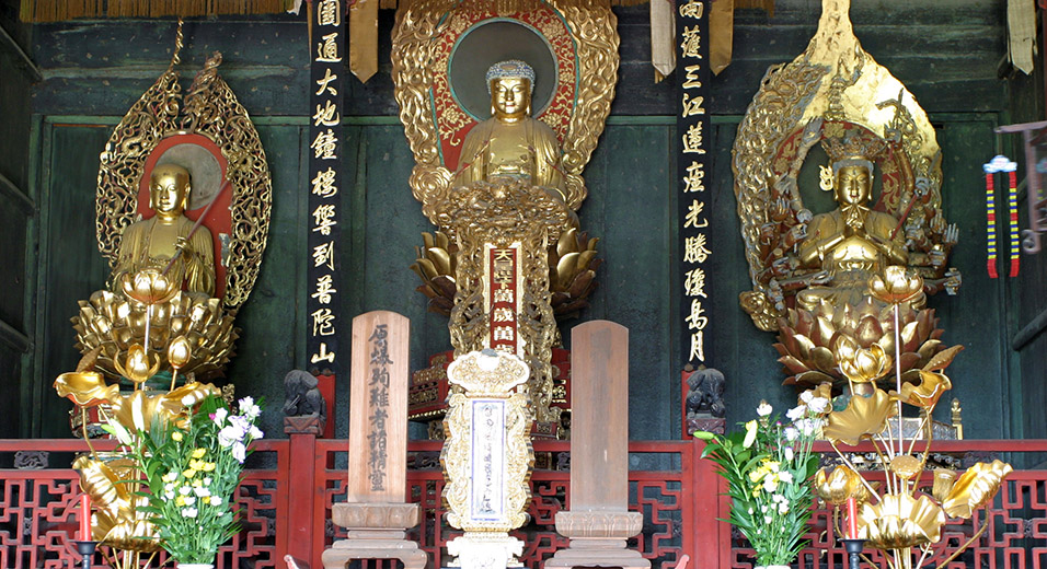 japan/2007/nagasaki_kofukuji_inside_2