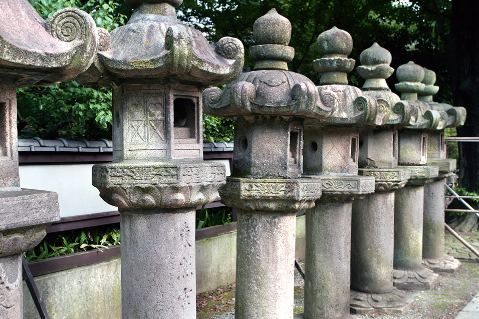 japan/2007/tokyo_ueno_toro_lanterns