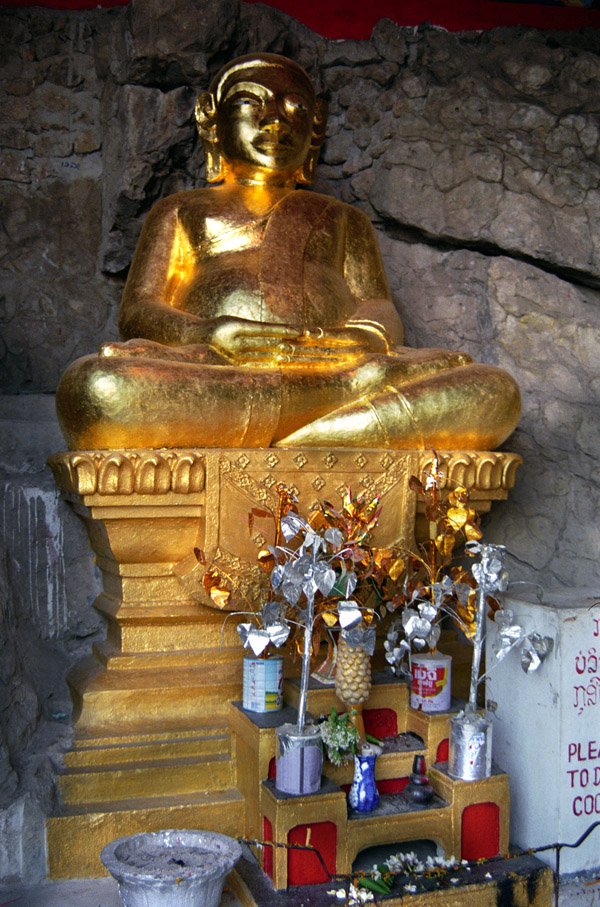 laos/lp_gold_buddha