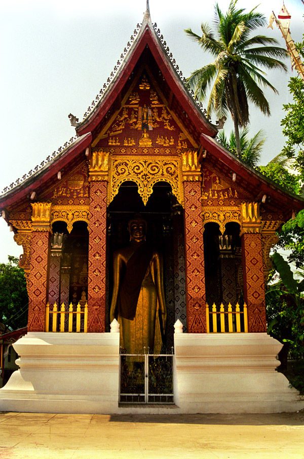 laos/lp_small_wat_standing_buddha