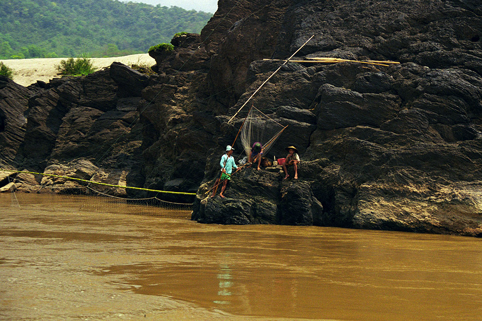 laos/mekong_fishing