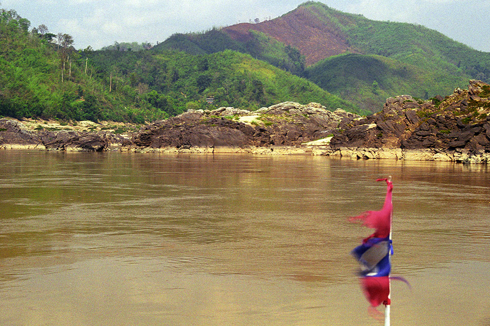 laos/mekong_flag