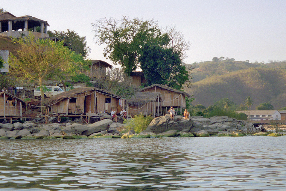 malawi/nkhata_bay_huts_from_water