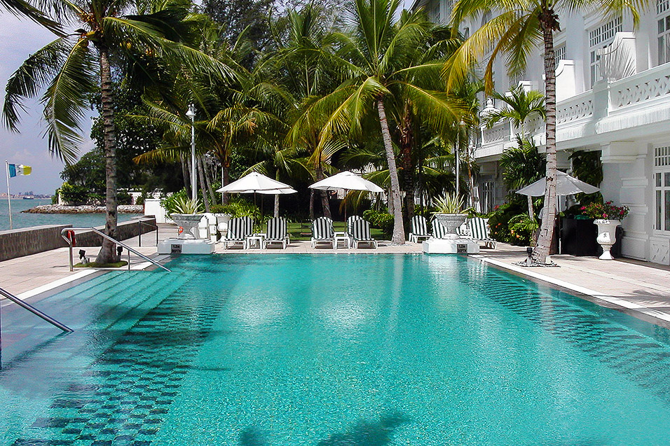 malaysia/2004/penang_hotel_pool