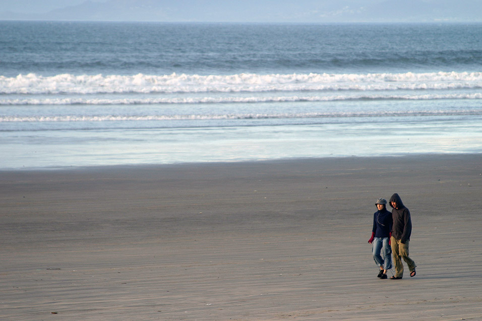 mexico/2006/ensenada_beach_mike_kim