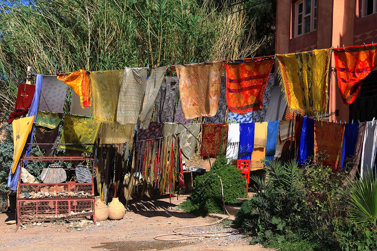 morocco/atlas_mountains_berber_clothes