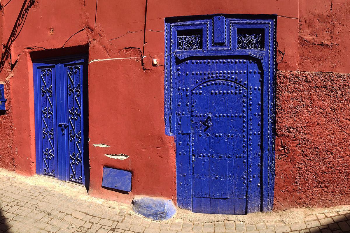 morocco/marrakech_blue_door_near_medersa