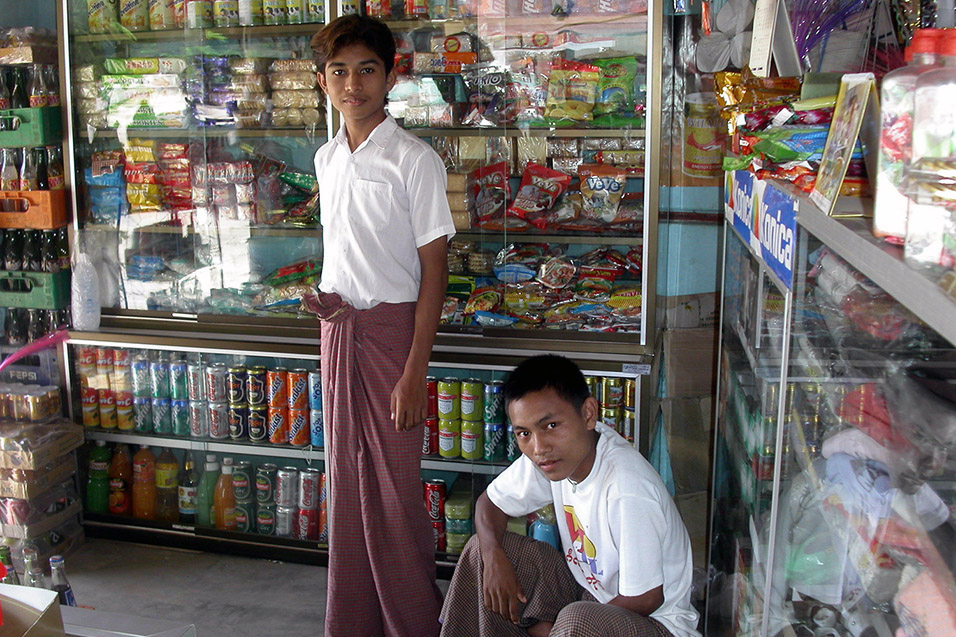 myanmar/bagan_boys_store