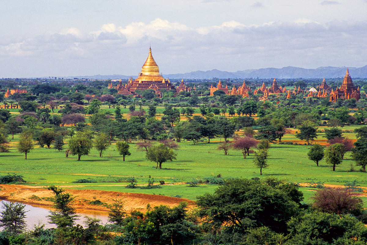 myanmar/bagan_golden_stupa_distance