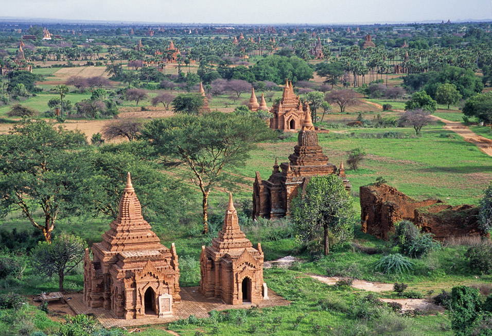 myanmar/bagan_temple_horizon_fields