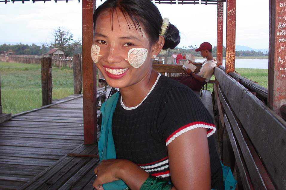 myanmar/bridge_girl_tanaka_powder