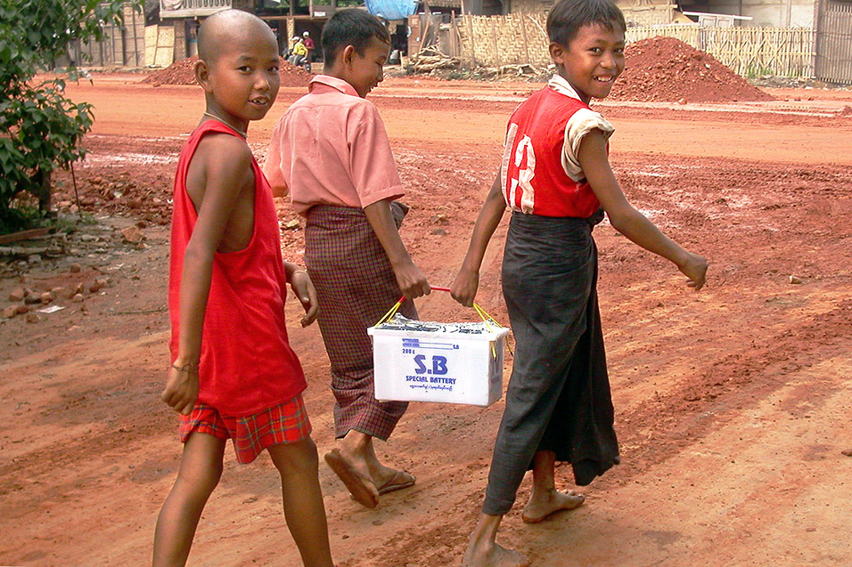 myanmar/car_boys_battery