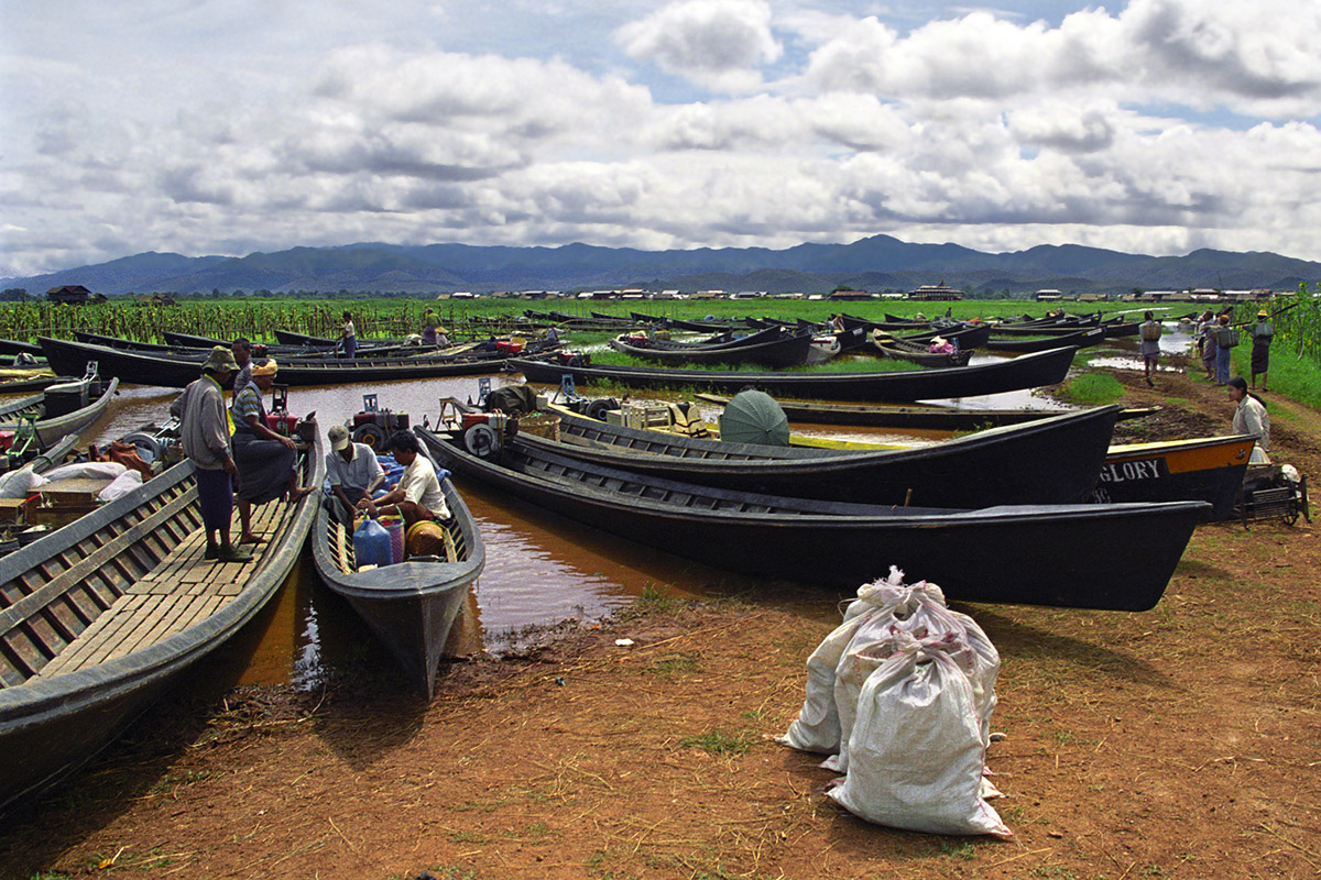 myanmar/inle_lake_boat_parking