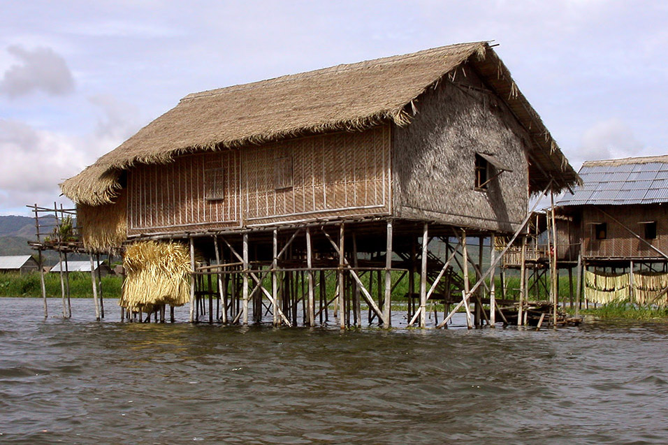 myanmar/inle_lake_house