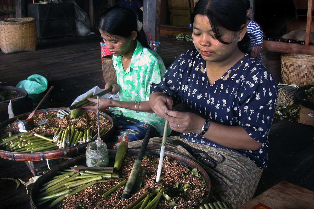 myanmar/inle_rowing_contrast