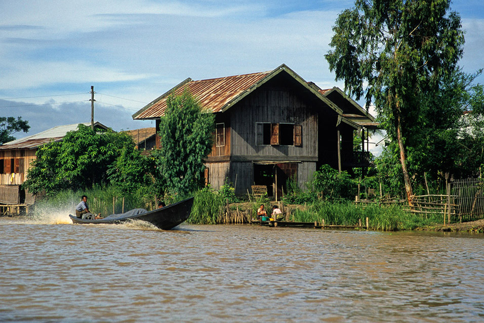 myanmar/inle_speed_boat