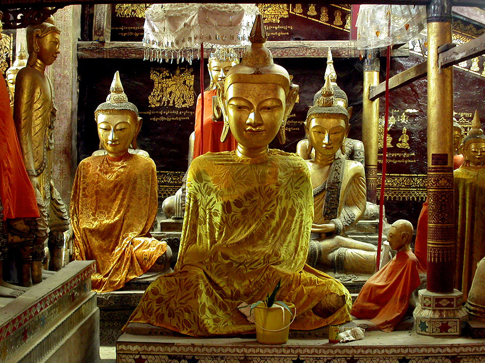 myanmar/kengtung_buddhas_sitting