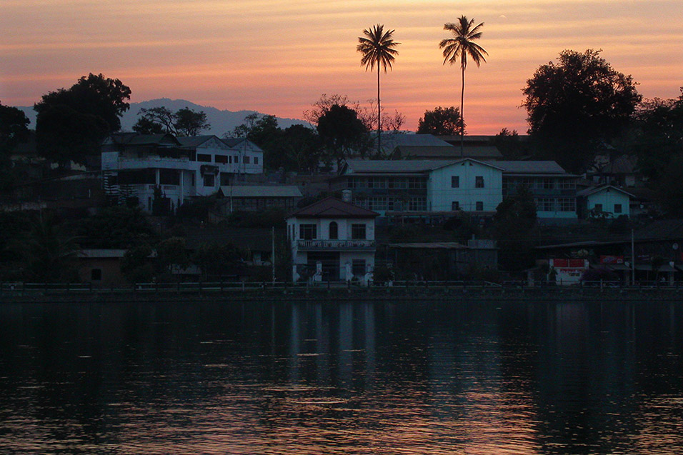 myanmar/kengtung_lake_sunset