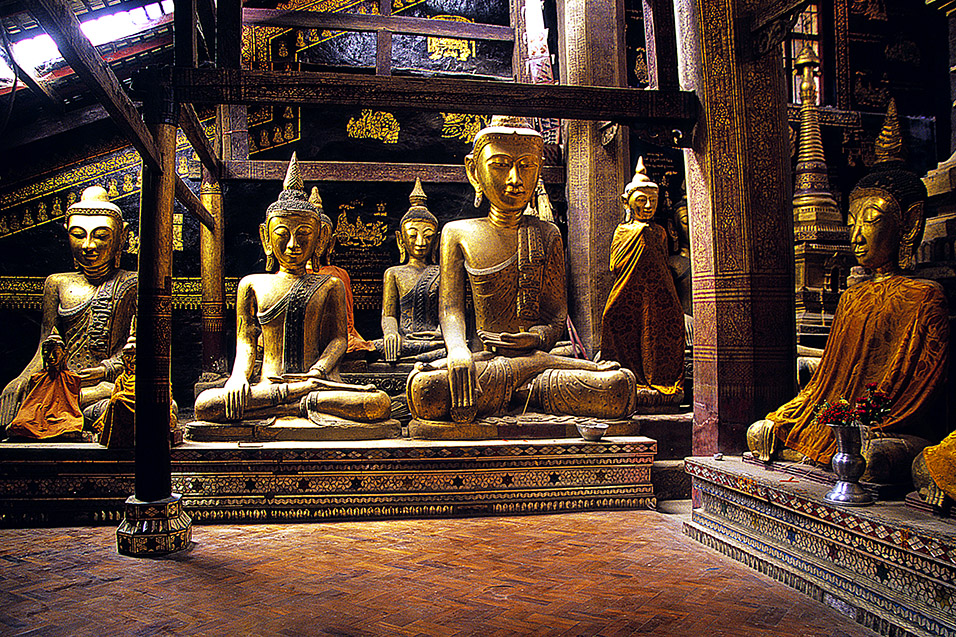 myanmar/kengtung_wat_in_buddhas_full