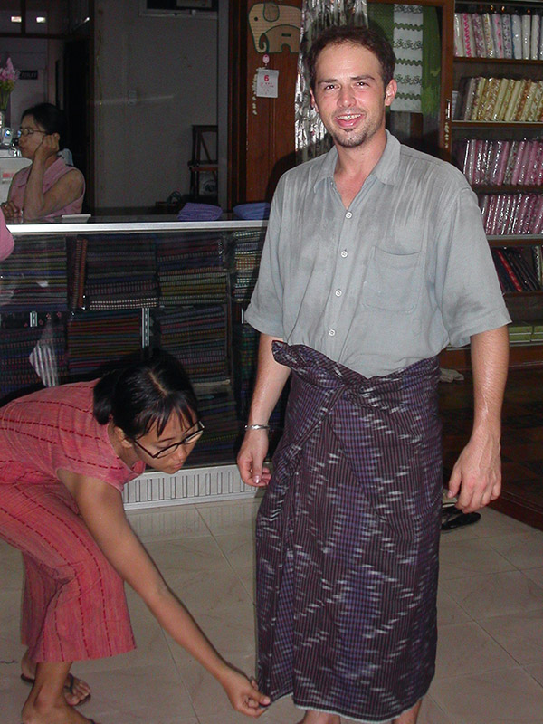 myanmar/mandalay_brian_longyi