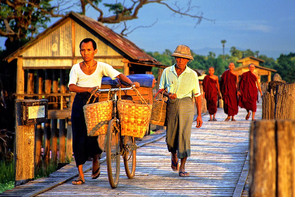 myanmar/mandalay_bridge_man_bike