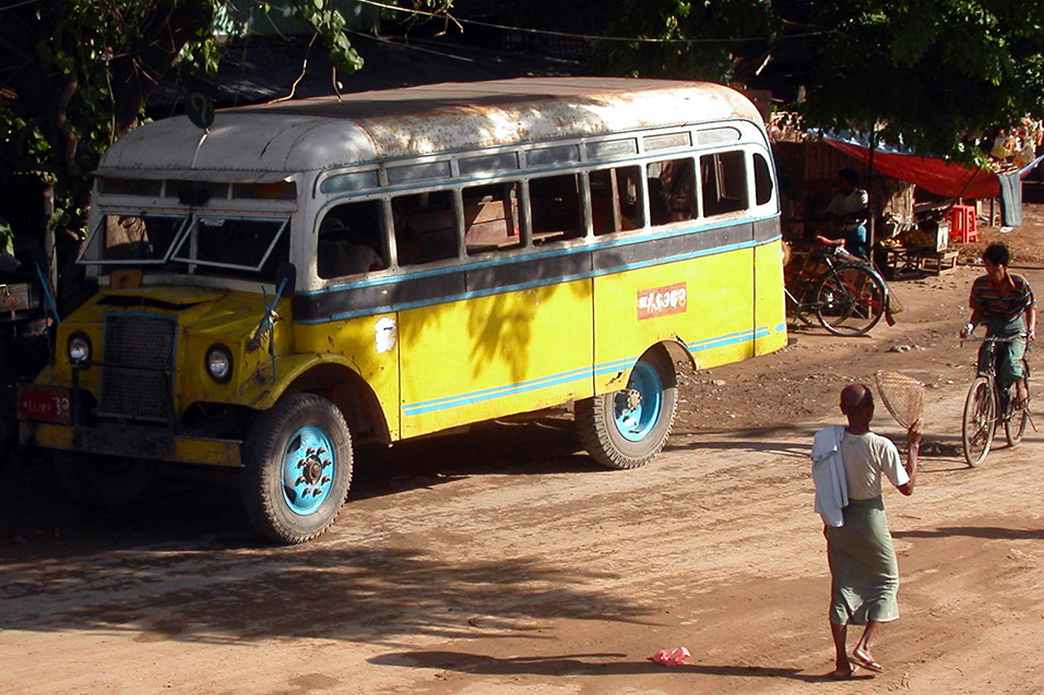 myanmar/mandalay_bus_yellow