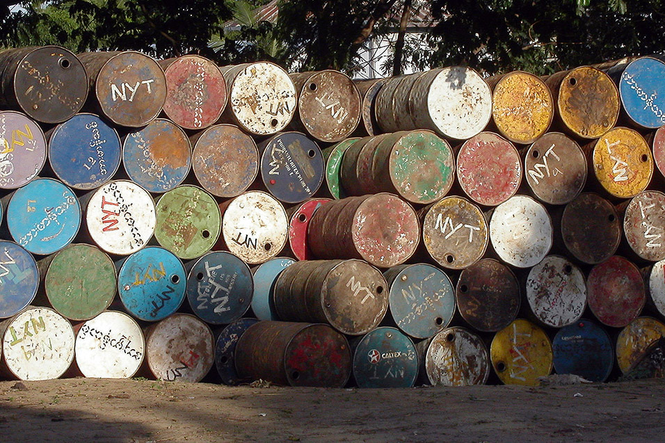 myanmar/mandalay_glowing_barrels