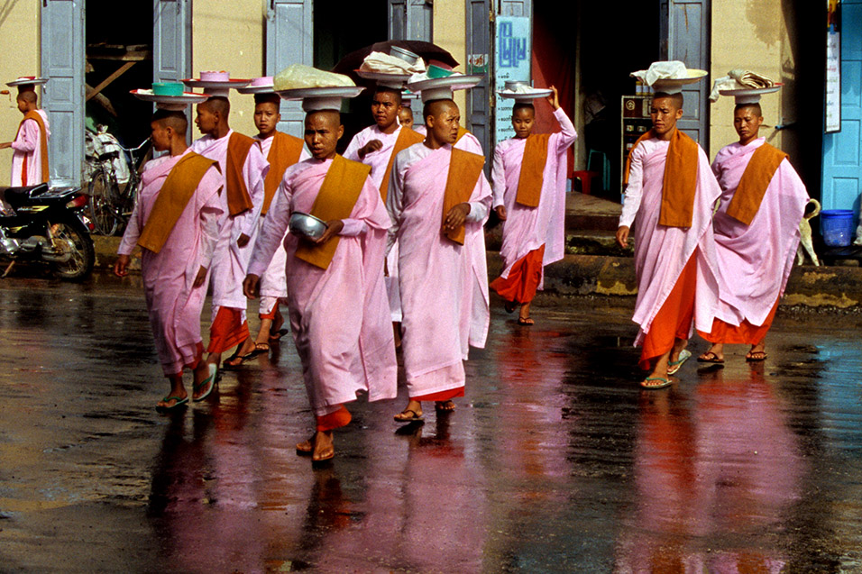 myanmar/pyin_nuns_reflection_2