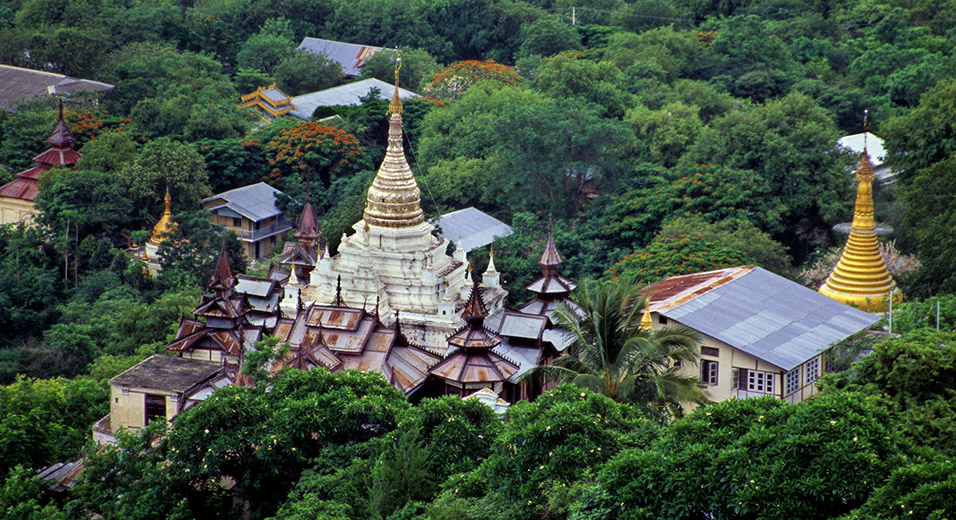 myanmar/sagaing_hill_temple_compound