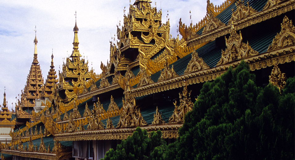 myanmar/shwedagon_outside