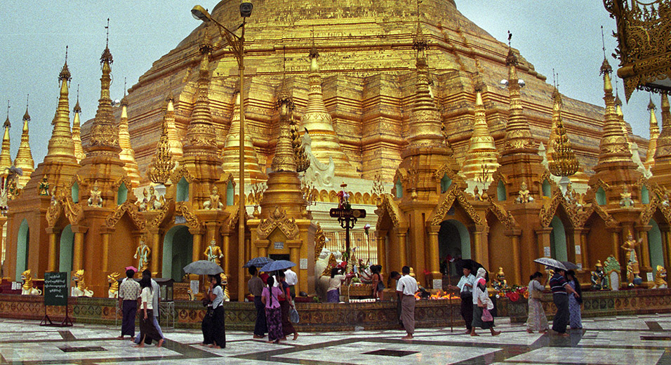 myanmar/shwedagon_raining