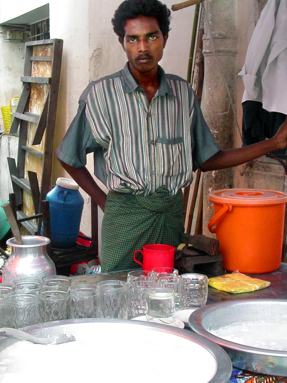 myanmar/yangon_curd_seller