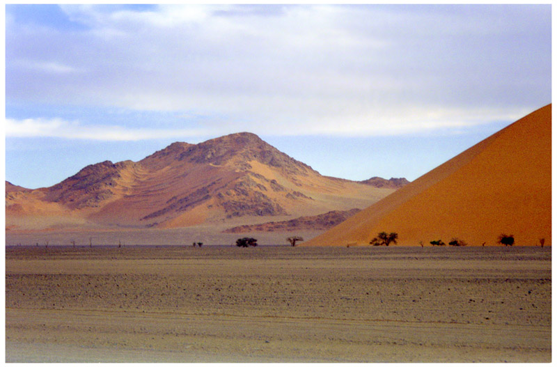 namibia/sossusvlei_dune_with_rocks