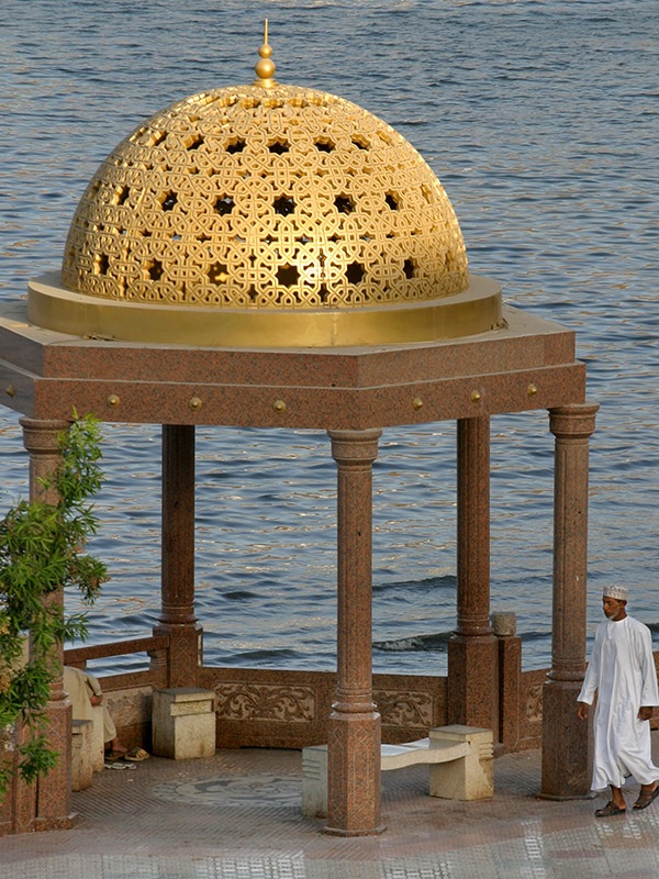 oman/muscut_golden_dome_man