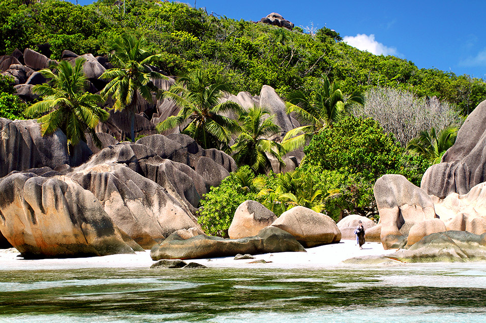 seychelles/la_digue_jen_psychedelic_rocks