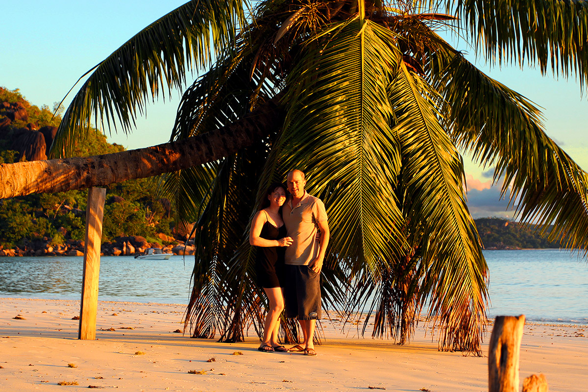 seychelles/praslin_sunrise_jen_brian_palm