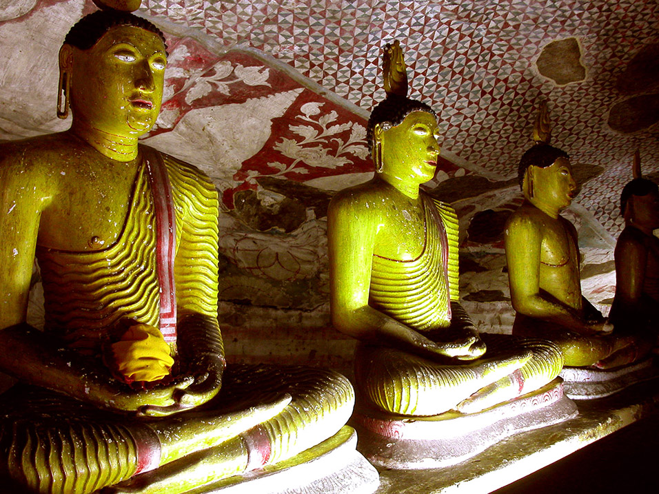 sri_lanka/cave_buddhas