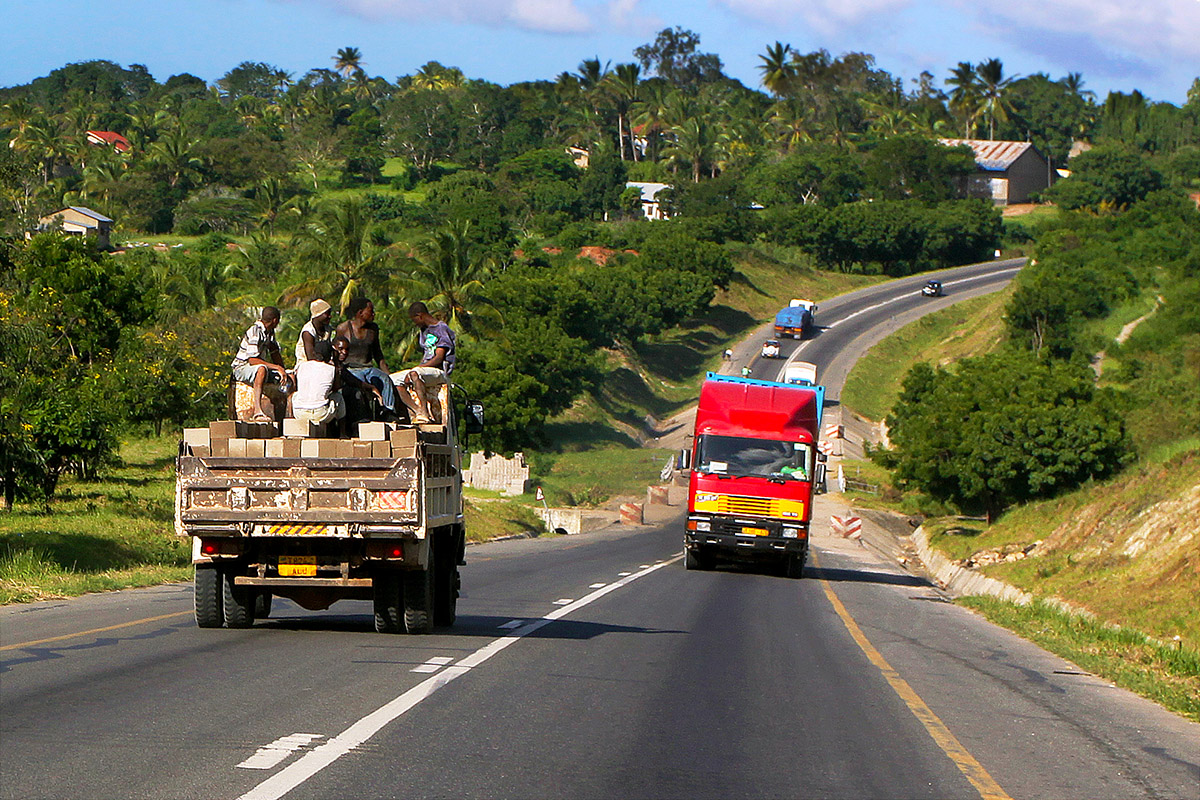 tanzania/2010/dar_african_road