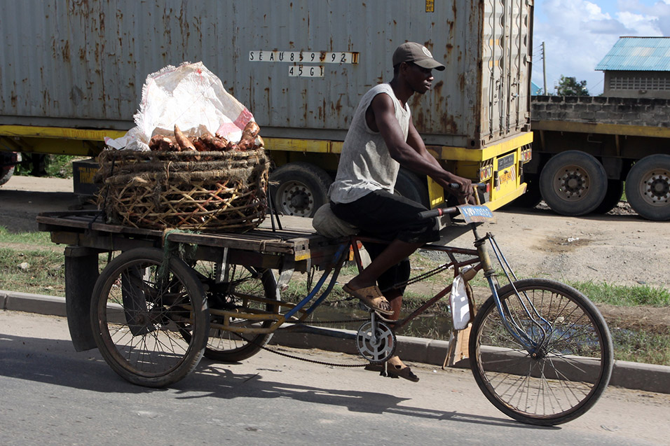 tanzania/2010/dar_man_bike