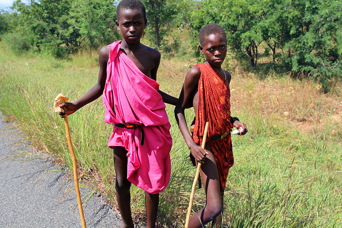 tanzania/2010/mikumi_masai_boys