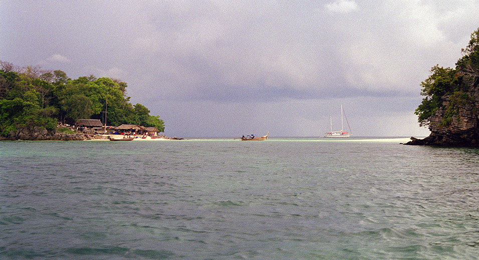 thailand/1999/birthday_chicken_island_distant