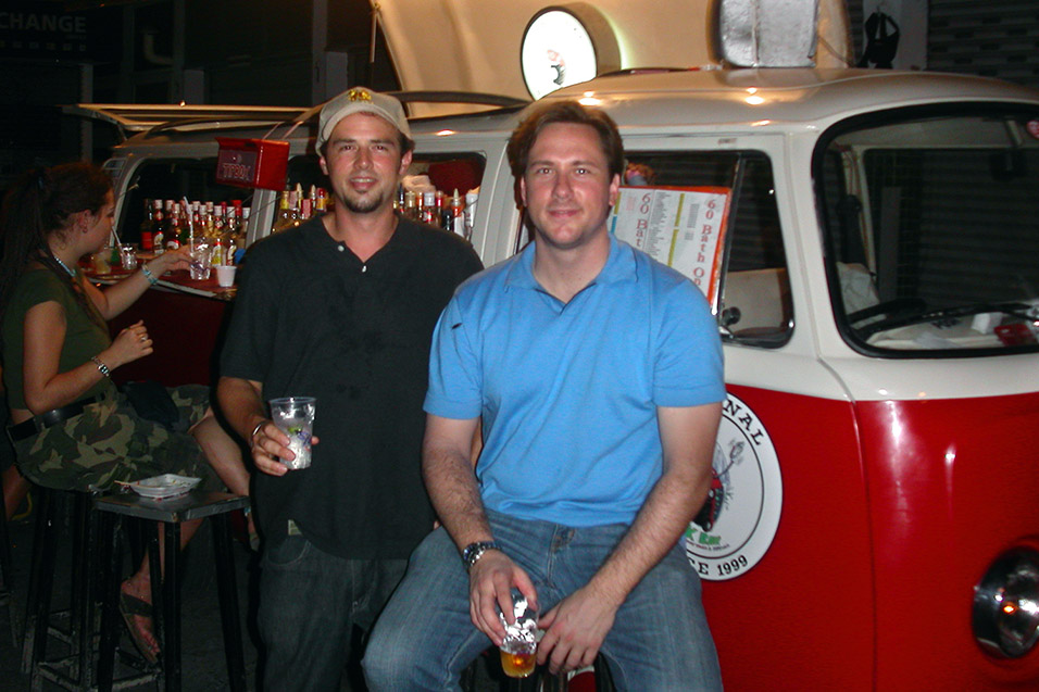 thailand/2004/bangkok_khao_san_bar_vw_van_brian_chris