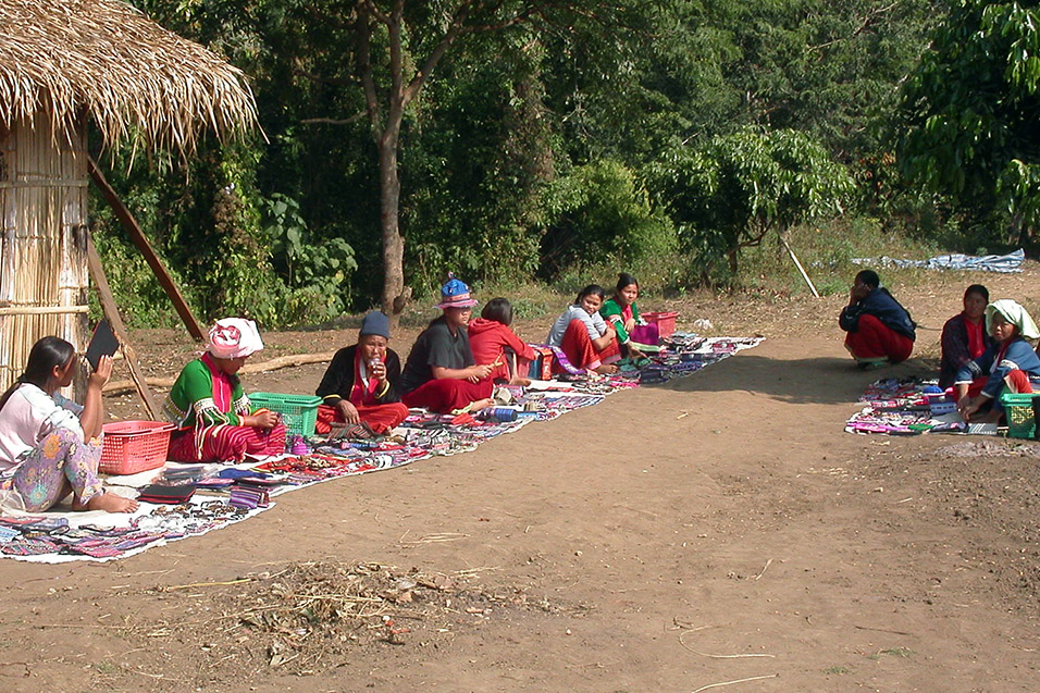 thailand/2004/chiang_mai_trek_village_market