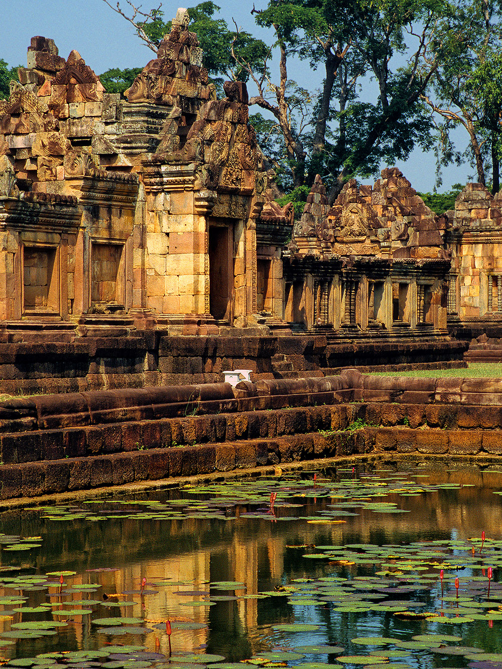 thailand/2004/isan_phanom_rung_pool_vert