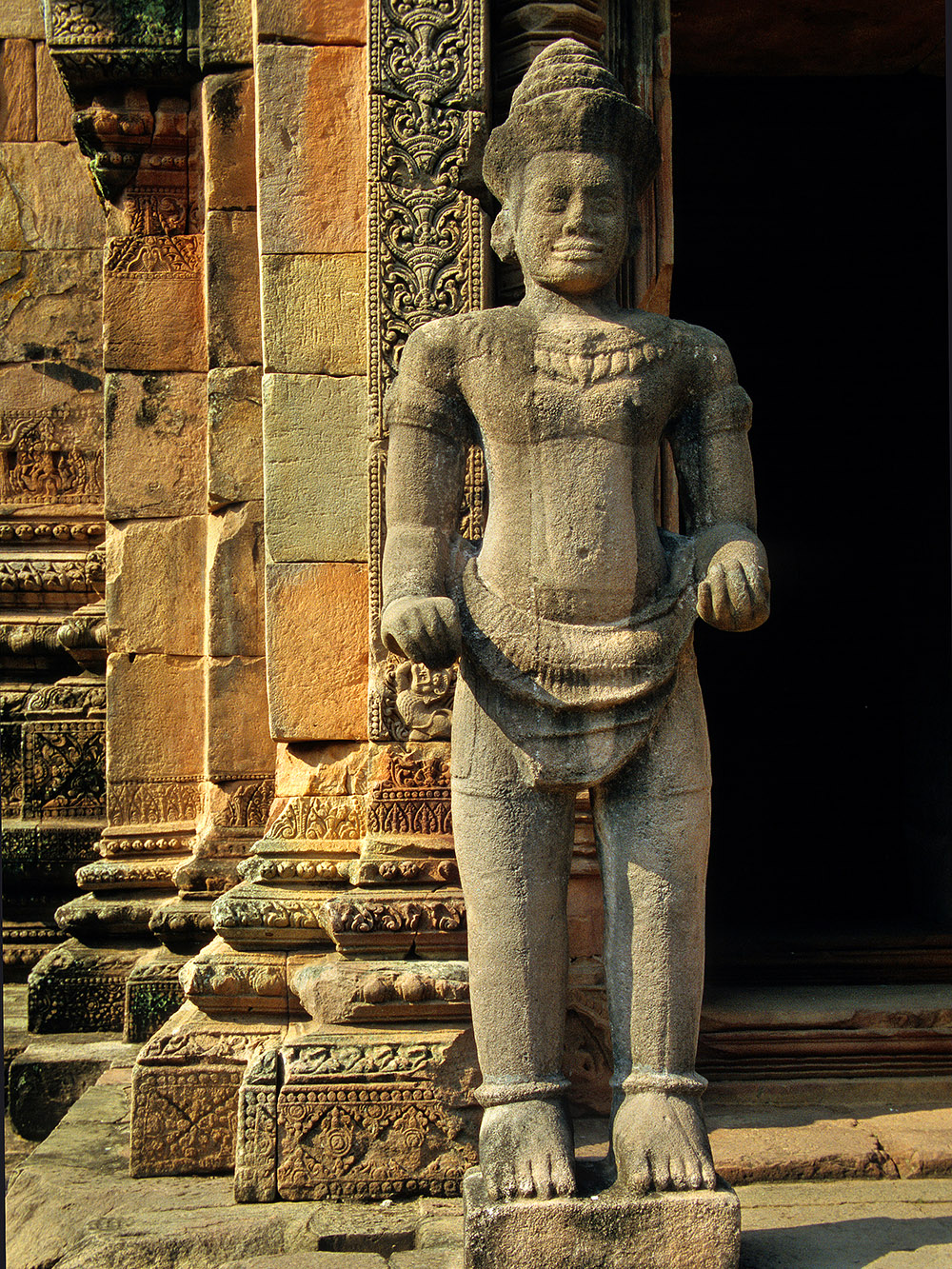 thailand/2004/isan_phanom_rung_statue