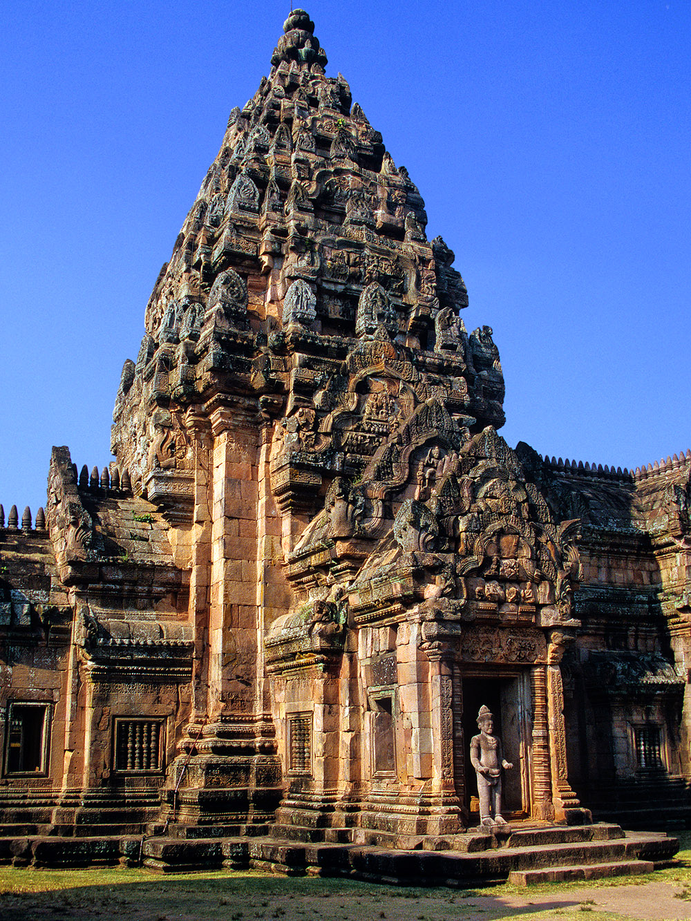 thailand/2004/isan_phanom_rung_tower_main