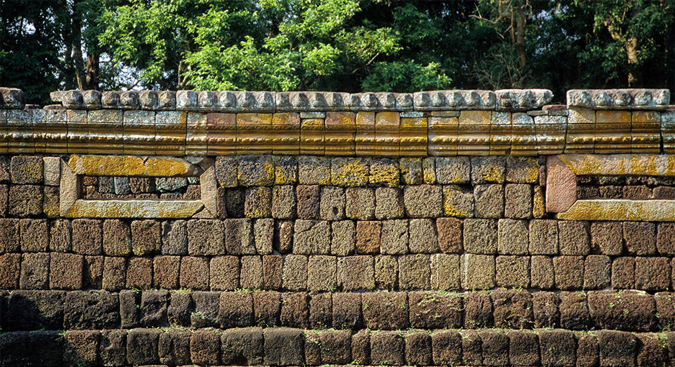 thailand/2004/isan_phanom_rung_wall